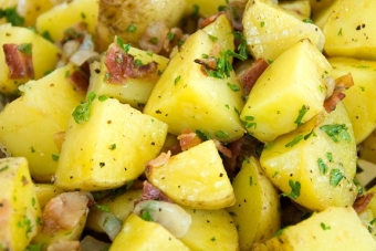 Köz Patlıcanlı Patates Salatası Tarifi